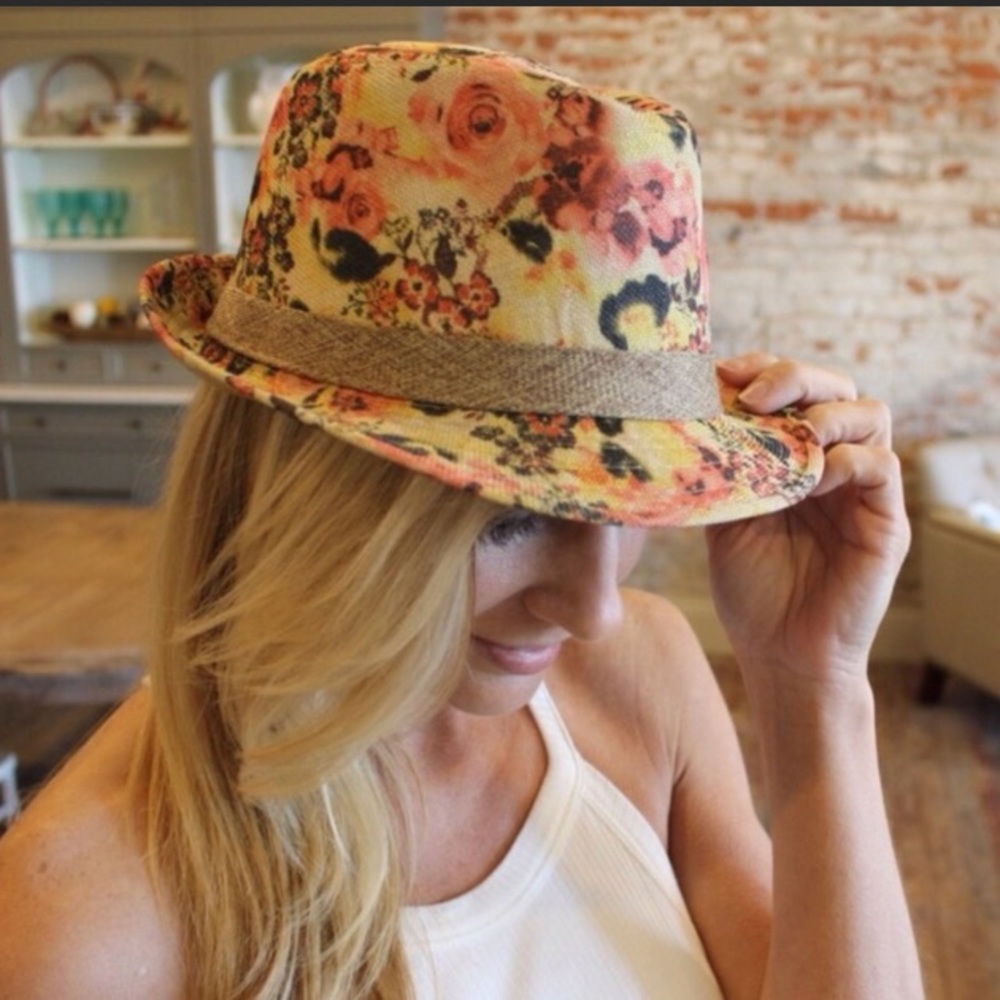 Beautiful Floral Fedora! 💛💗